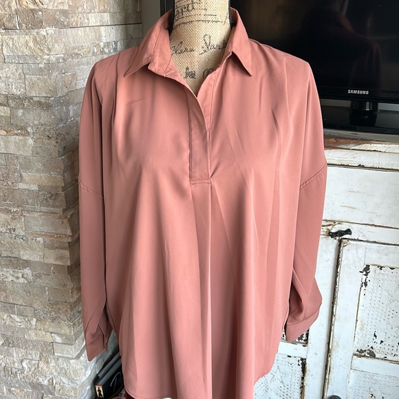 JODIFL Tops - Jodifl rust split neck collar dolman sleeve hi lo oversized blouse